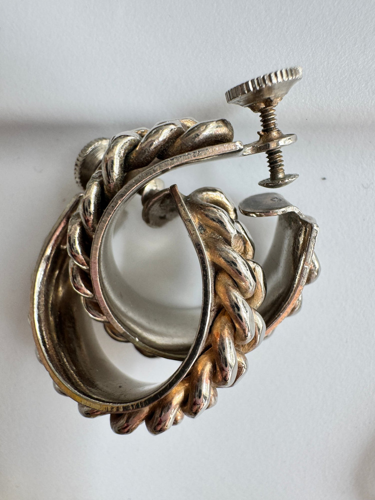 Silver-Tone Twisted Rope Hoop Earrings · Vintage-Style · Screw-Back — photo 2