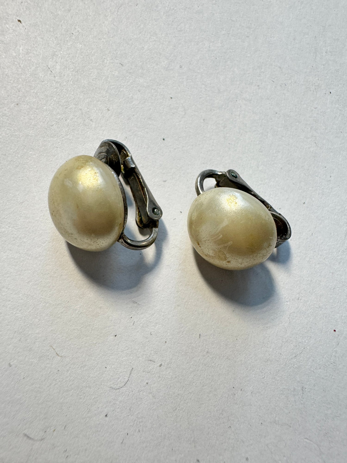 Faux Pearl Clip-On Earrings · Mid-Century-Style · Cream Cabochon — photo 2