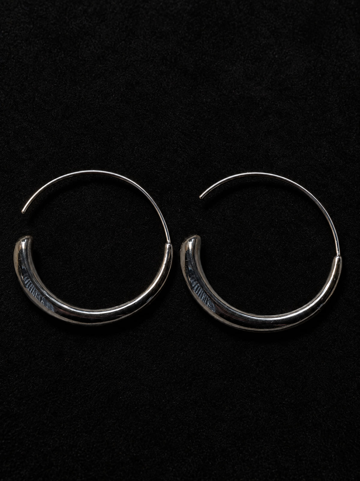 Silver-Tone Hoop Earrings · Minimalist · Graduated Wire Closure