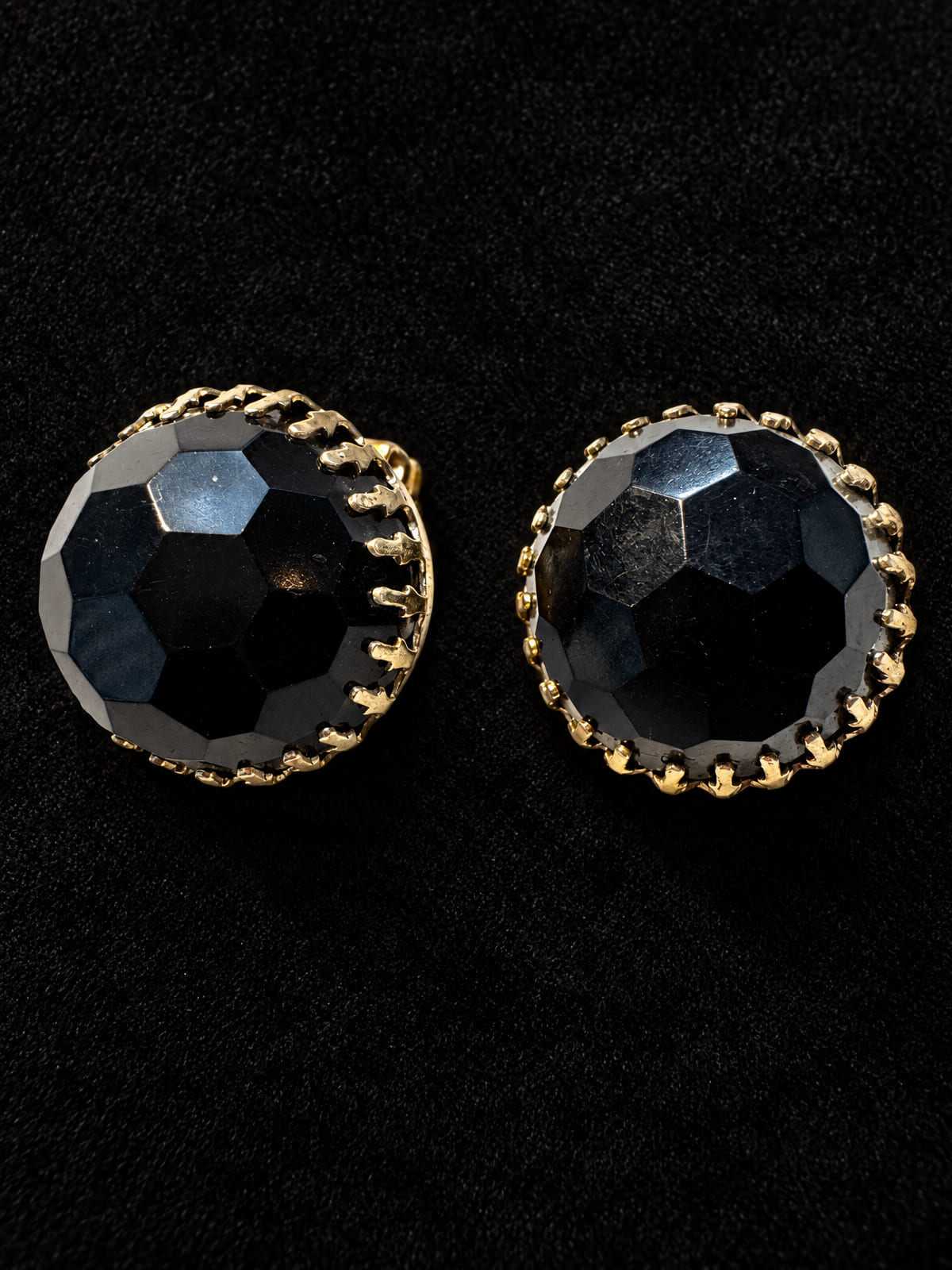 Clip-On Earrings · Mourning-style · Honk KongFaceted Black Glass Gold-Tone