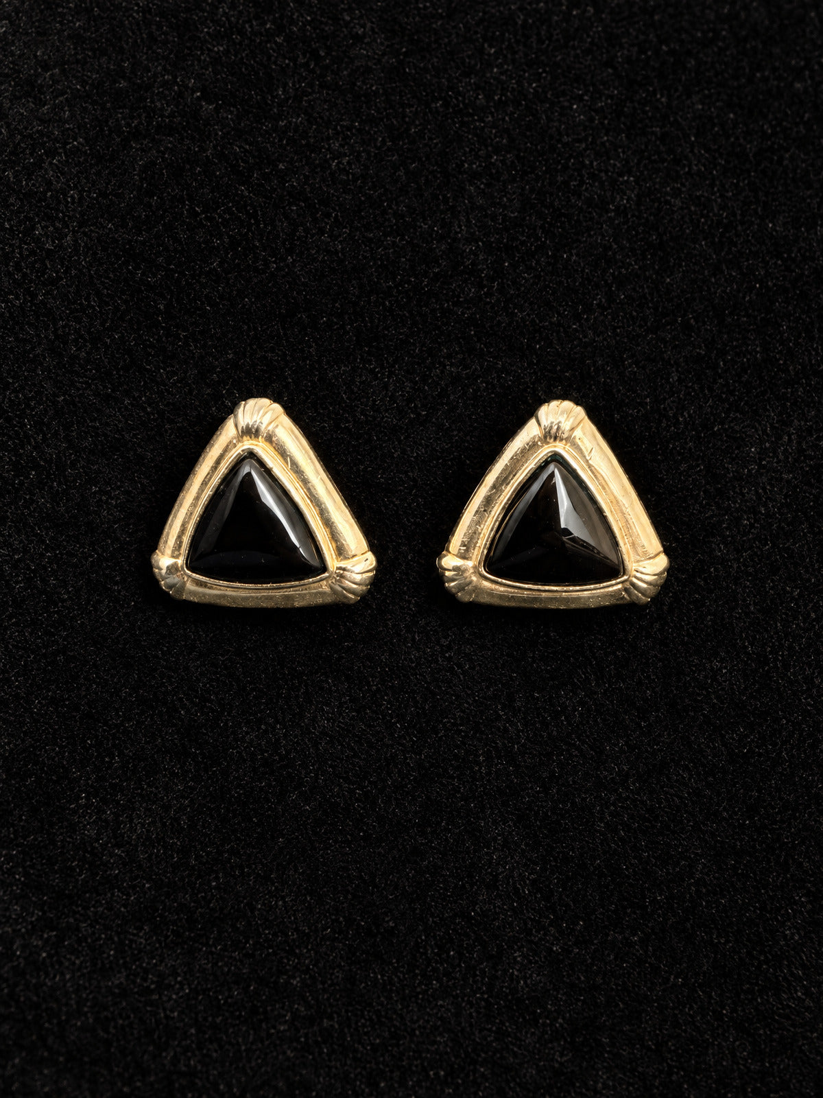 ⚜️ Vintage Triangle Clip-ons | Black & Gold-Tone | Bold Geometric Clip 💗