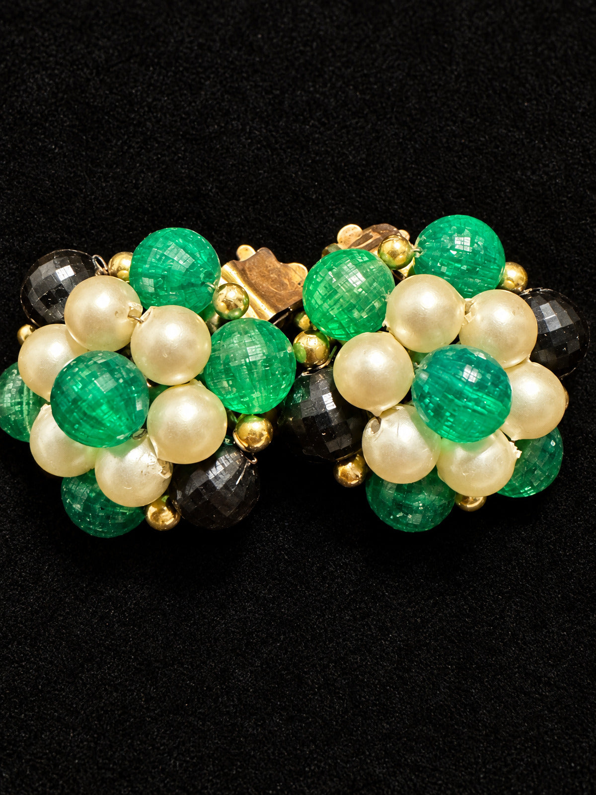 ⚜️ Vintage Cluster Clip-On Earrings | Green Glass & Faux Pearl | Gold-Tone 💗