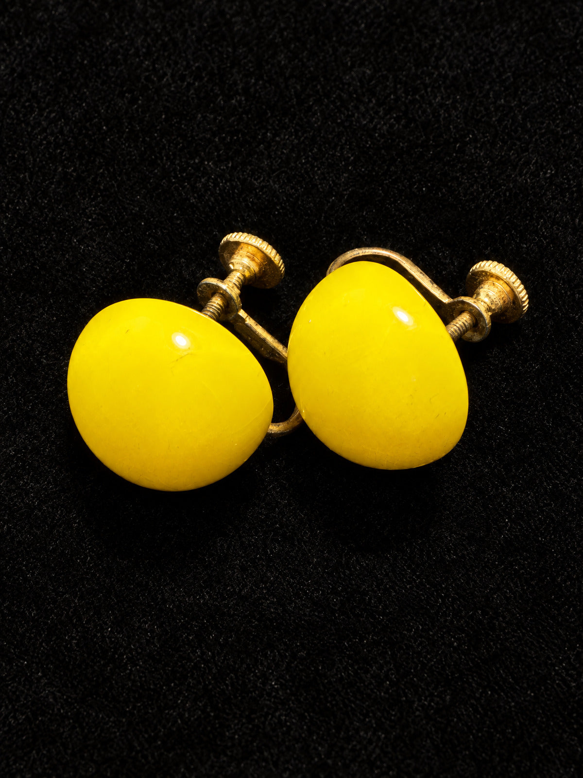 ⚜️ Vintage Dome Earrings | Screw-Back | Bright Yellow Cabochon 💗