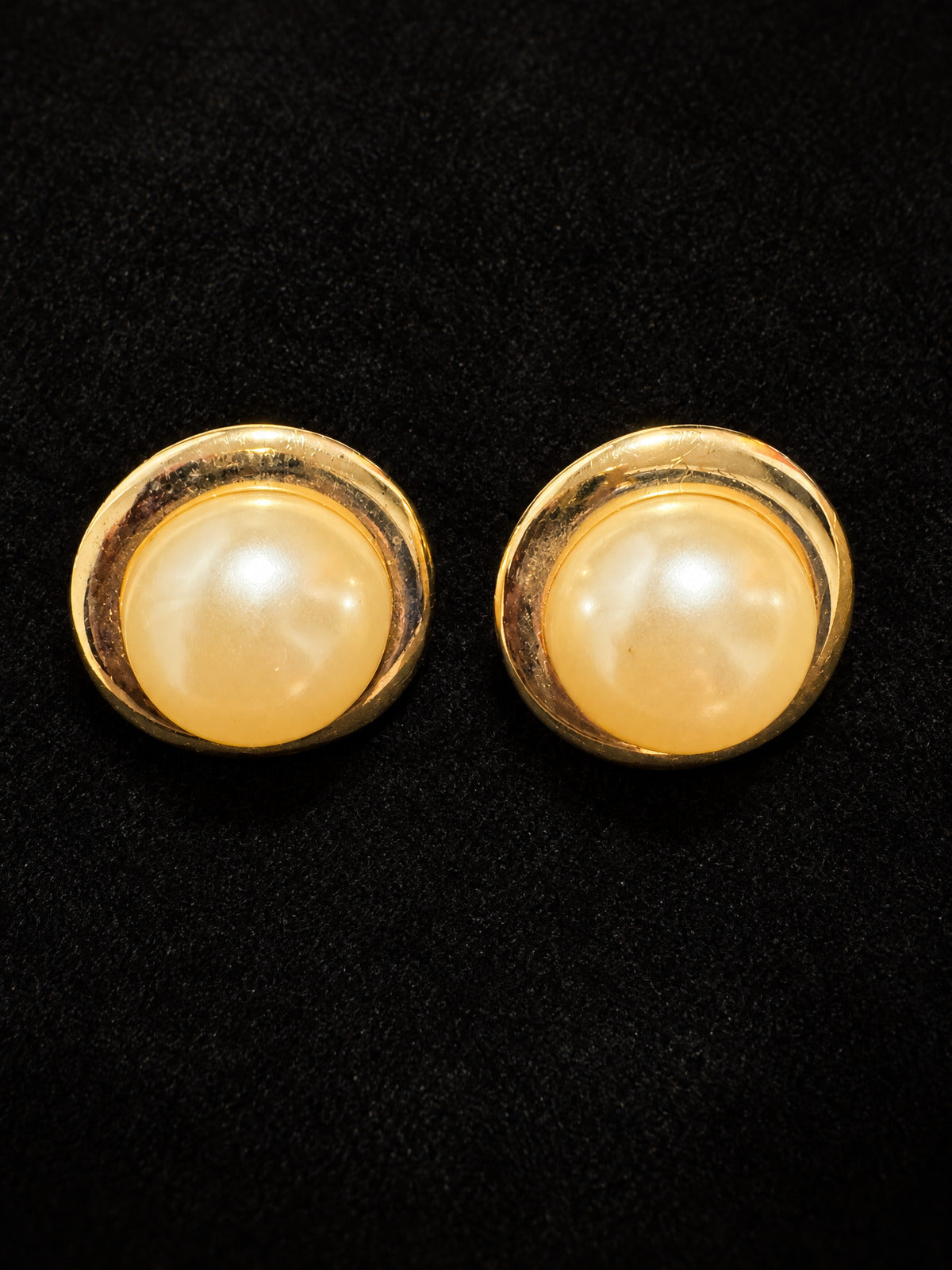 ⚜️ Pearl & Gold-Tone Button Earrings | Classic Stud Style | Cream Ivory 💗