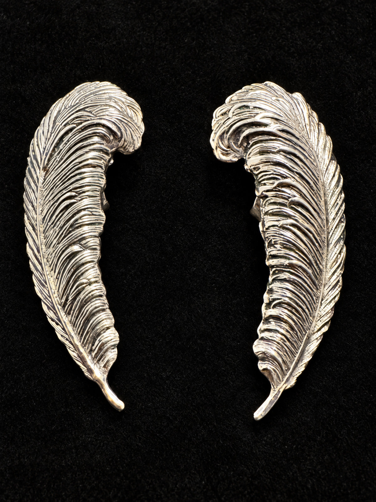 ⚜️ Feather Earrings | Silver-Tone Clip-On | Textured Statement Pair 💗