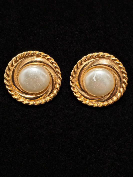 ⚜️ Vintage Clip-On Earrings | Faux Pearl Cabochon | Gold-Tone Rope Border 💗