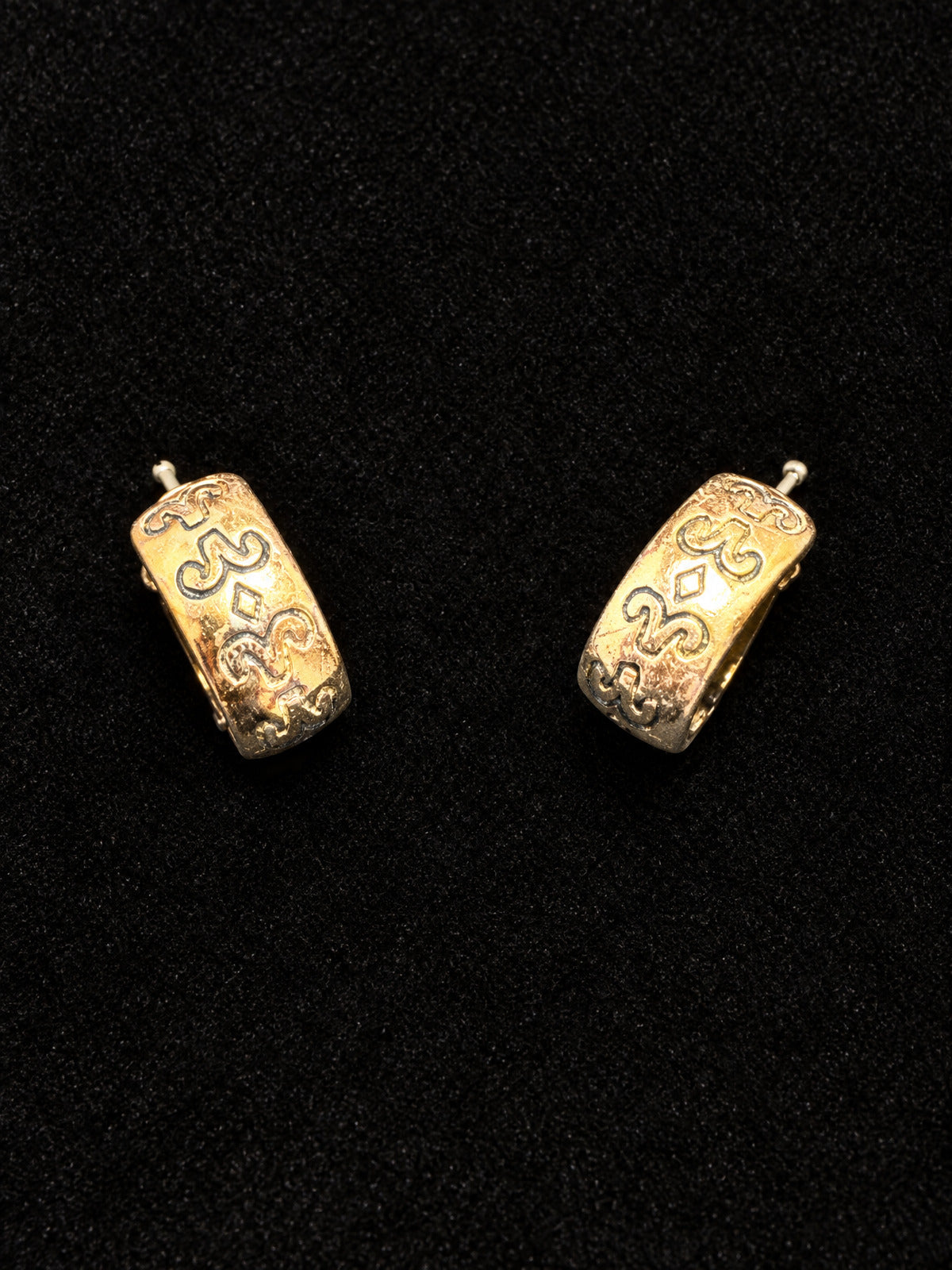 ⚜️ Gold-Tone Huggie Studs | Etched Scrollwork | Half-Hoop Post Earrings 💗